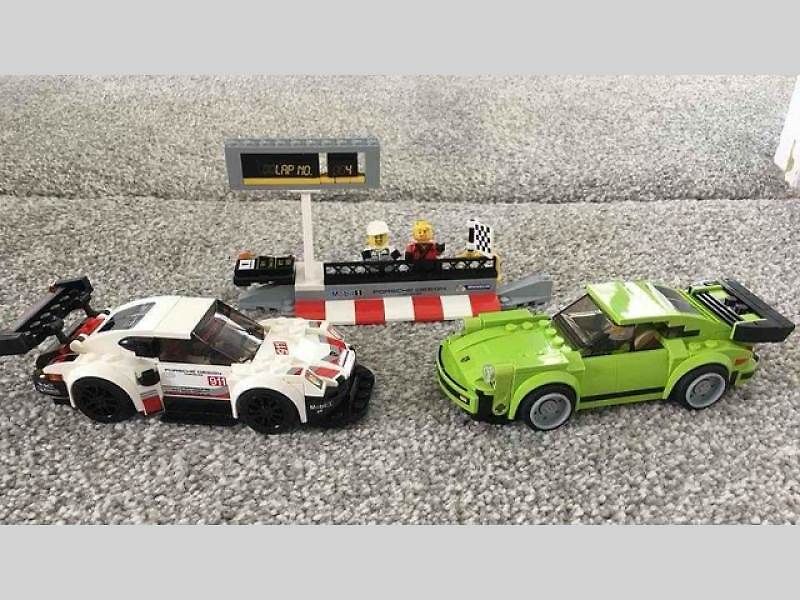 Porsche 911 Turbo z Lego kostek v životní velikosti.