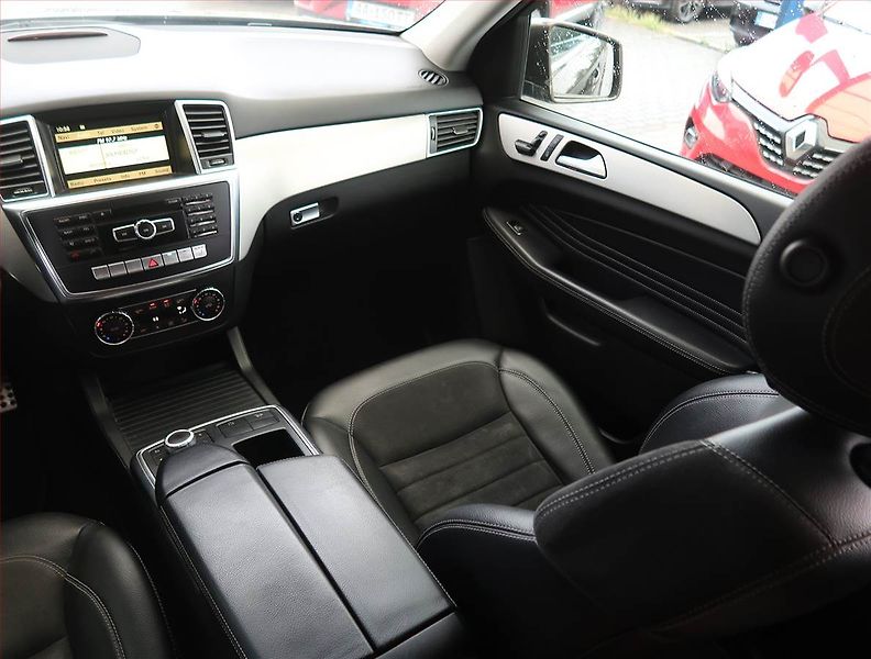 Mercedes-Benz Třídy M (2011) ML 250 BlueTEC, 4X4, Automat - fotka 8 z 20