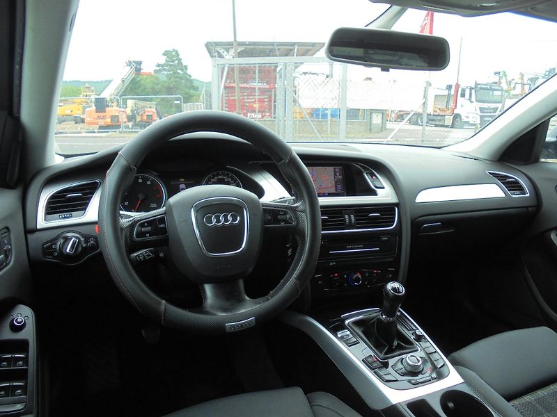Audi A4 (2012) 1.8 TFSI- NAVIGACE- ALU KOLA - fotka 8 z 12