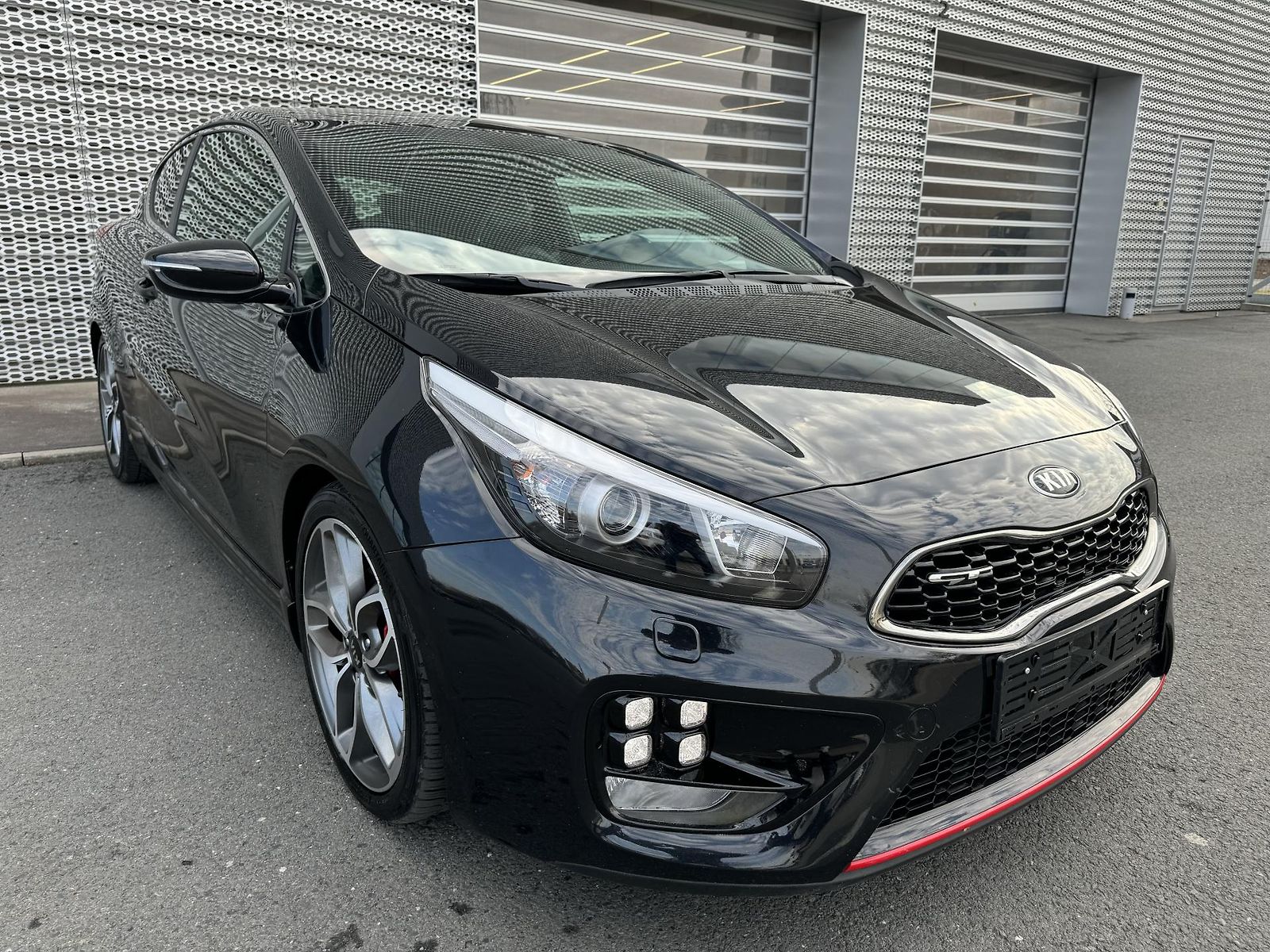 Kia Ceed 1.6 T-GDI 150kW GT Plus RECARO