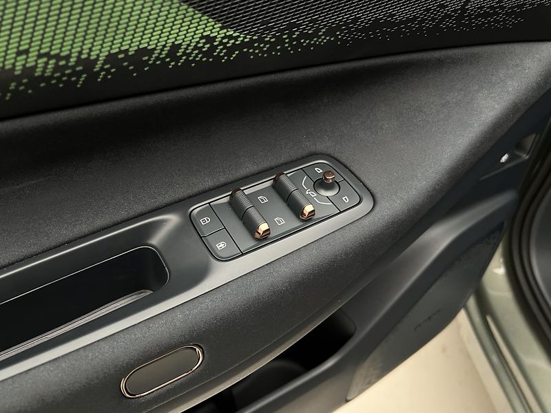 Lynk & Co 08 (2026) MORE PHEV - fotka 24 z 53
