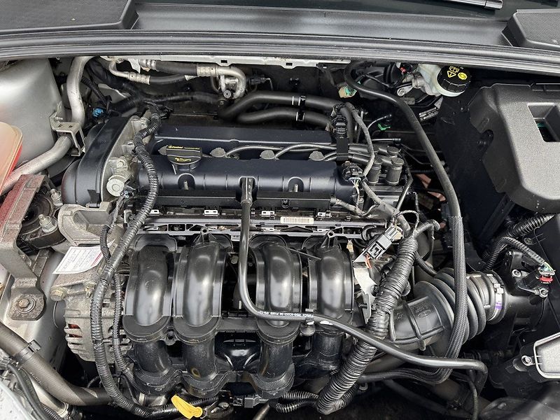 Ford Focus (2011) 1.6i Ti-VCT Klima Winter Paket - fotka 32 z 46