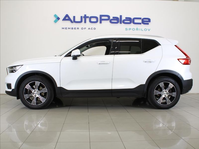 Volvo XC40 2,0 T4 140kW Insc. H/K 1.maj.Č - fotka 5 z 23