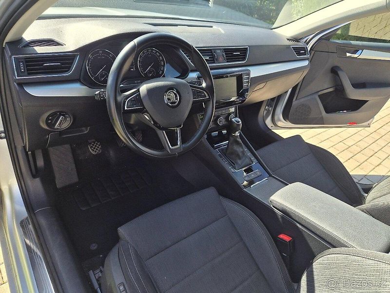 Škoda Superb (2015) - fotka 5 z 12