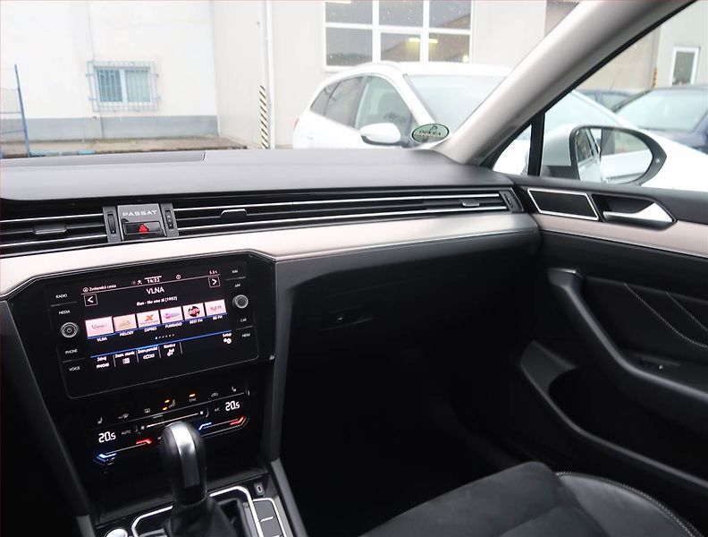 Volkswagen Passat (2021) 2.0 TDI, Automat, Kůže, Navi - fotka 8 z 20