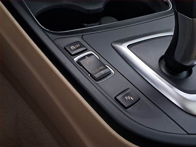 BMW Řada 3 (2015) Sport Line 320 d xDrive, 4X4 - fotka 17 z 21