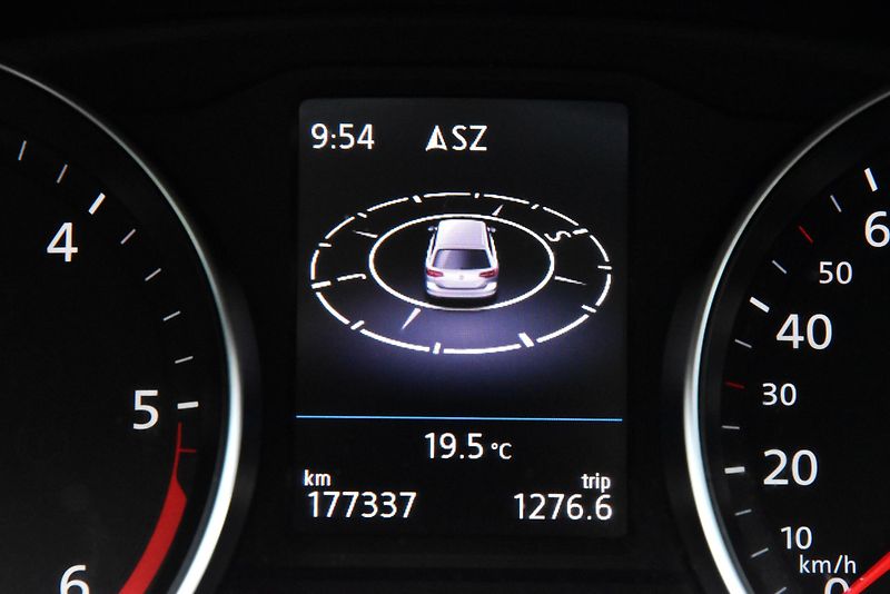 Volkswagen Passat 2.0 TDi CR HIGHLINE, NAVI, LED - fotka 20 z 50