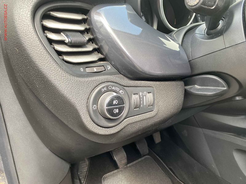 Fiat 500X (2016) 1.4i, Navi, panor - fotka 15 z 17