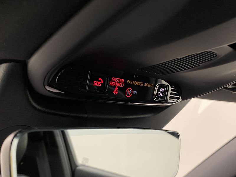 Volvo V90 D4 R-DESIGN AUT  - fotka 32 z 48
