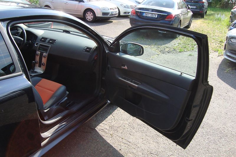 Volvo C30 (2010) 1.6d - fotka 30 z 63