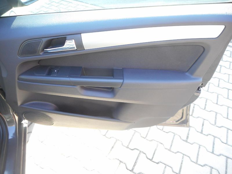 Opel Zafira (2014) 1,8 16v TEMPOMAT, KLIMA,7-míst - fotka 12 z 28