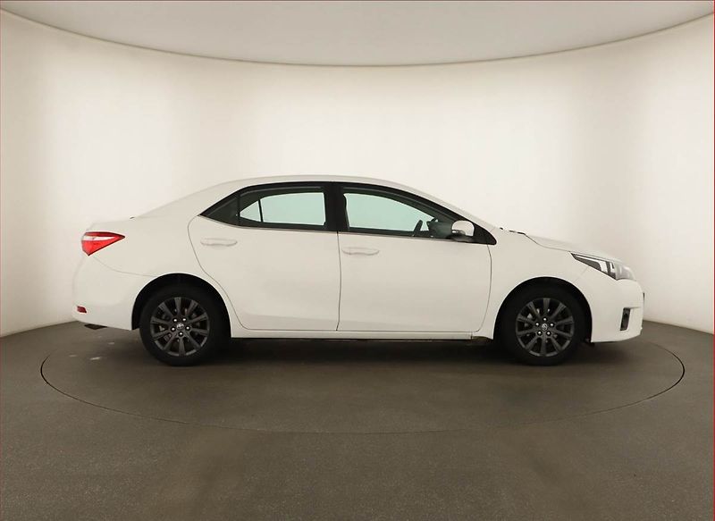 Toyota Corolla (2016) 1.6 Valvematic, Tempomat - fotka 6 z 15