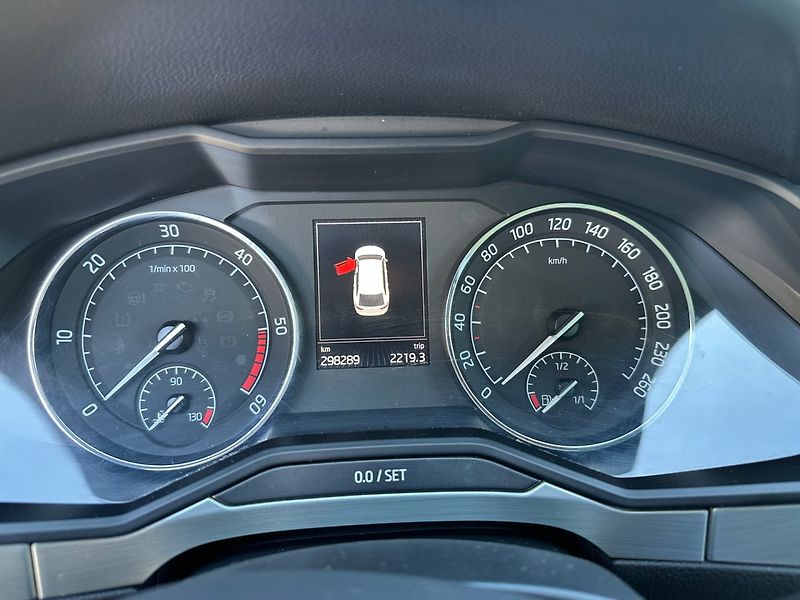 Škoda Superb (2015) 2.0Tdi 140KW DSG - fotka 17 z 23