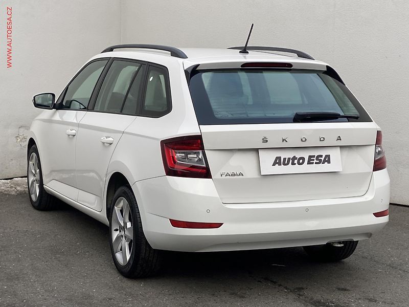 Škoda Fabia (2020) 1.0 TSi, ČR, Style, LED - fotka 6 z 16