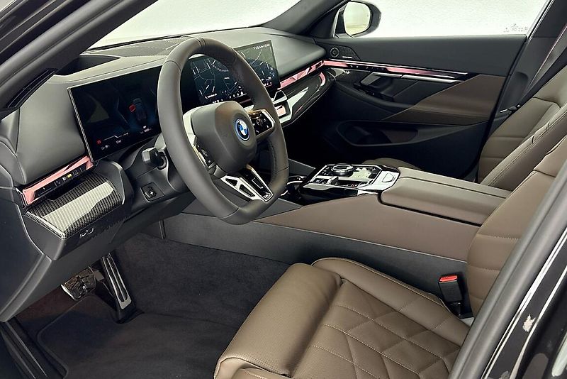 BMW i5 xDrive40 Touring - fotka 6 z 26