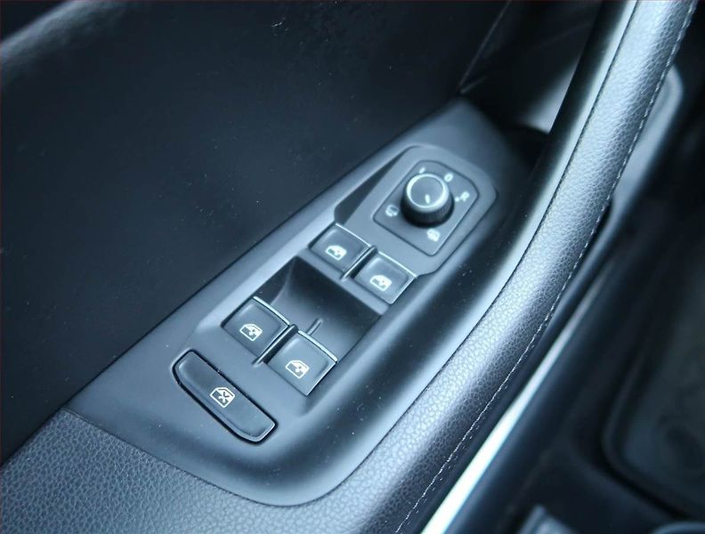 Volkswagen Passat (2017) R-Line 2.0 TDI, Automat - fotka 15 z 16