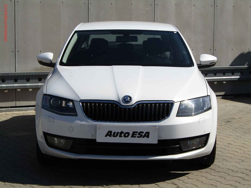 Škoda Octavia (2015) 1.6 TDi, ČR, AC, TZ, park - fotka 2 z 21
