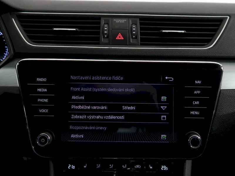 Škoda Superb (2019) AMBITION 2.0TDI 110KW DSG CANT - fotka 24 z 38