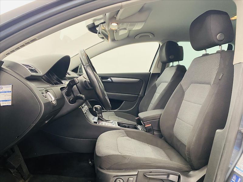 Volkswagen Passat 2,0 TDI DSG 125 kW 4Motion - fotka 5 z 26