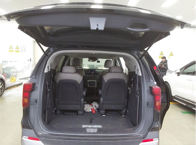 Kia Carnival 2.2-9MÍST-NA CESTĚ - fotka 13 z 15