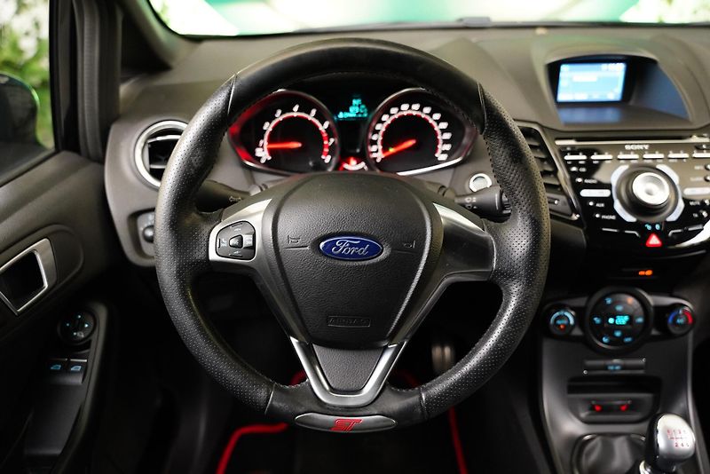 Ford Fiesta - fotka 15 z 22
