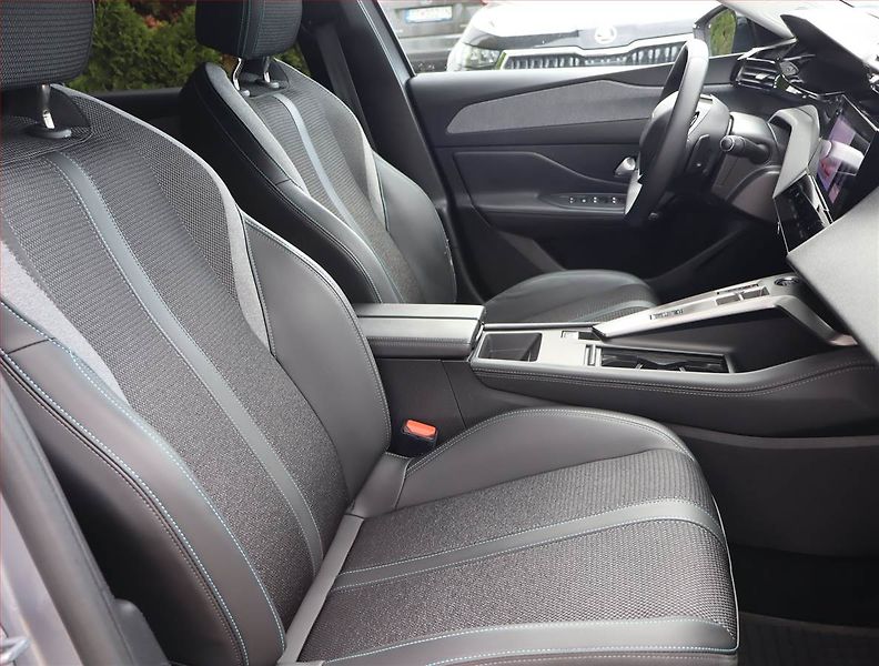 Peugeot 308 (2023) Allure 1.5 BlueHDi, Automat - fotka 9 z 25