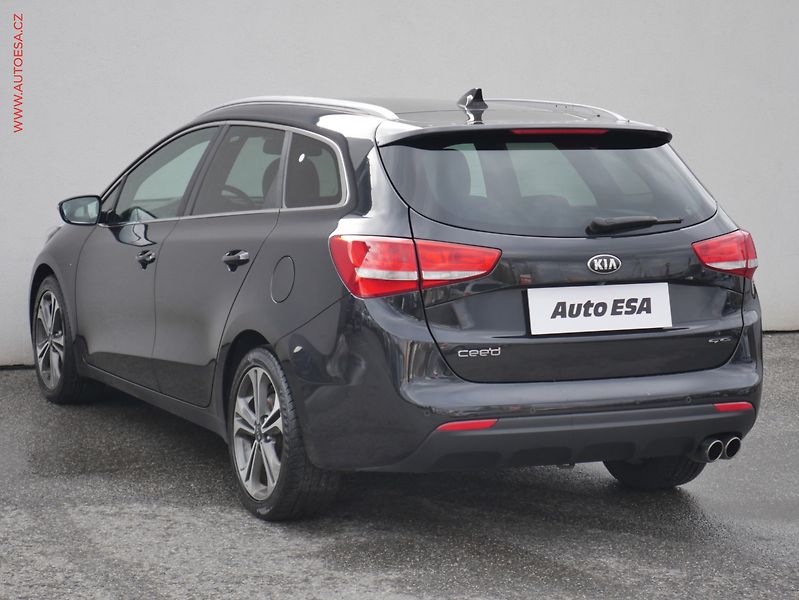 Kia Ceed (2019) 1.6CRDi, 2.maj,ČR, GT Line - fotka 6 z 25