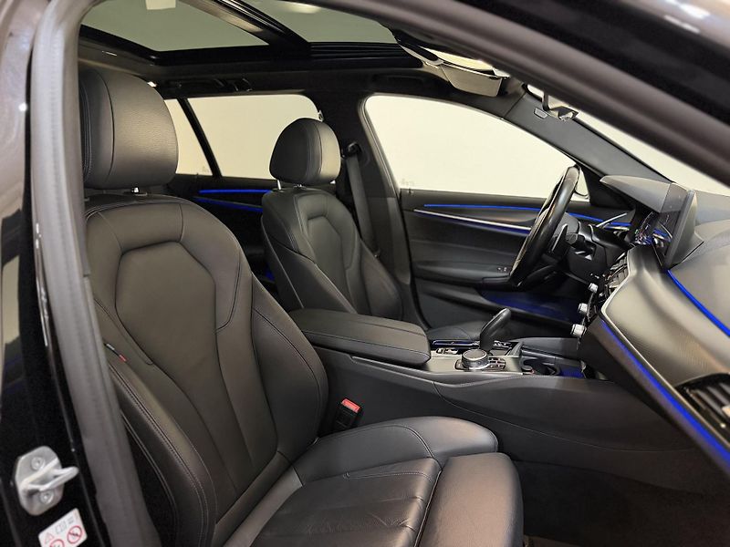 BMW Řada 5 530d xDrive M-Sport Laser FCL - fotka 46 z 48