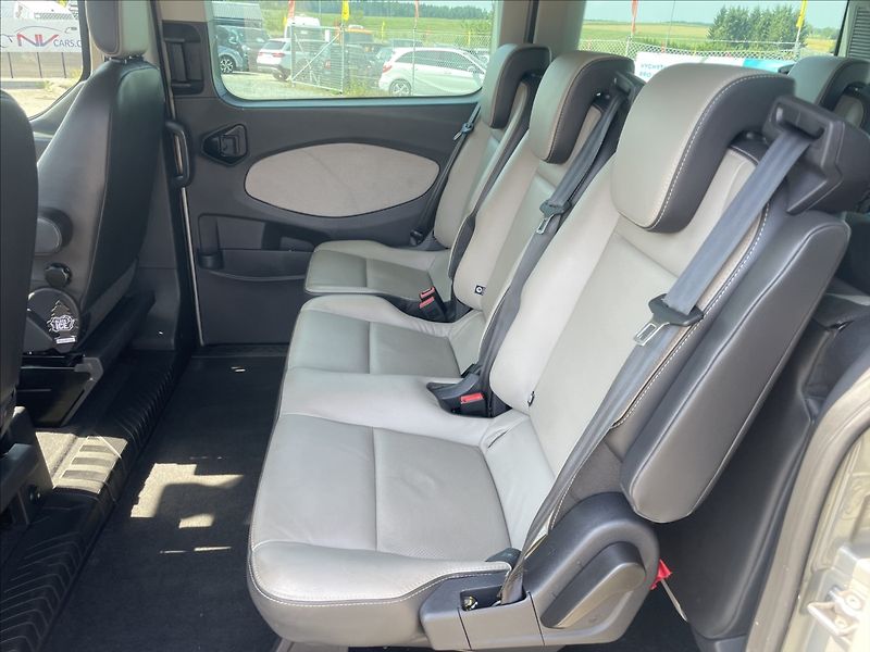 Ford Tourneo Custom 2,2 TDCi 114kw Titanium 8míst - fotka 8 z 37