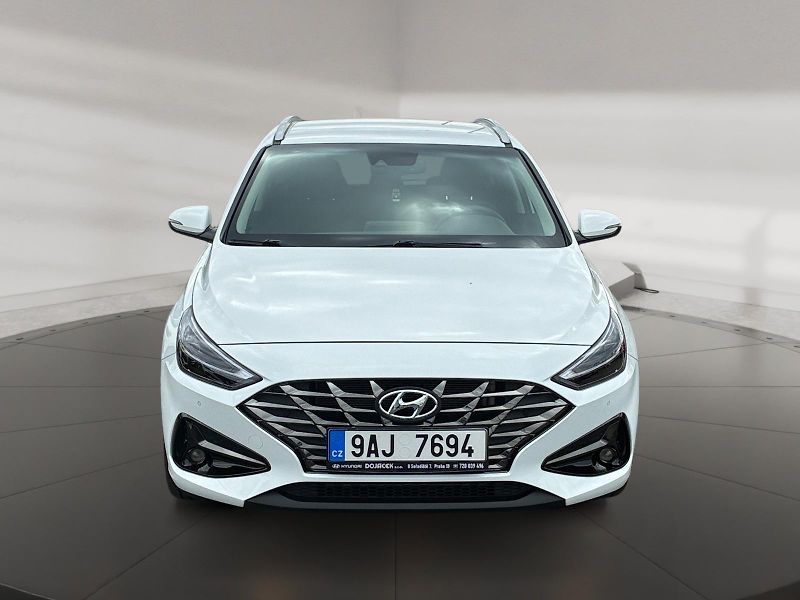 Hyundai i30 (2022) SMART 1.5T-GDI 118kW 1.CZ DPH - fotka 2 z 11