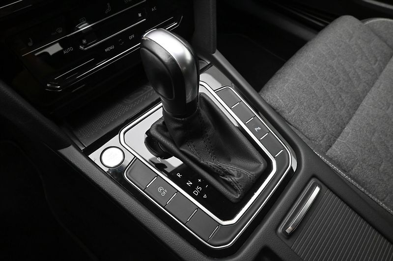 Volkswagen Passat 2,0 TDI 110kW DSG Business Zár - fotka 19 z 25