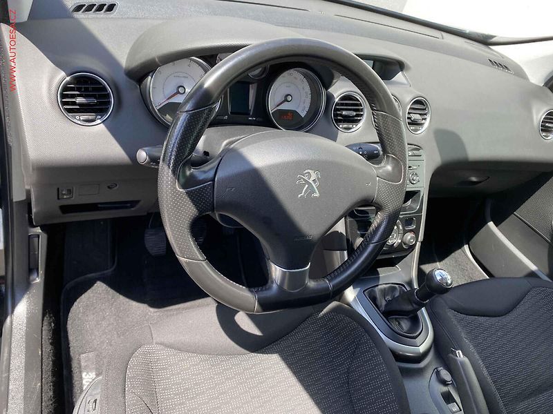 Peugeot 308 (2012) 1.6 VTi, Premium, +kola - fotka 13 z 18