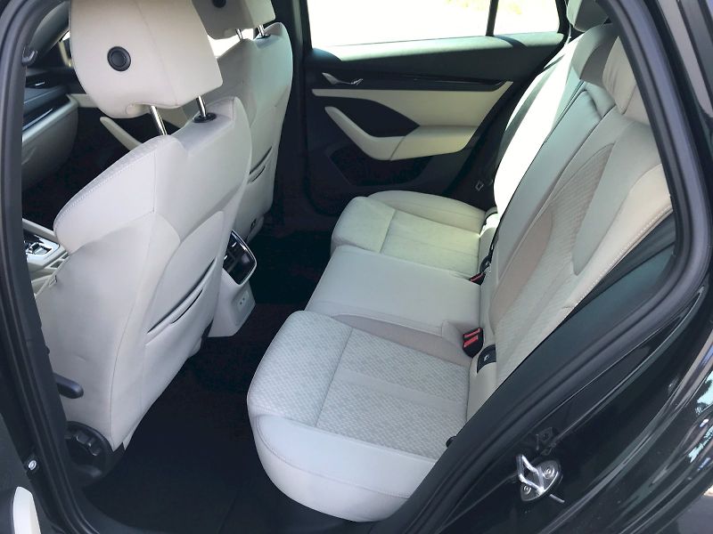 Škoda Octavia (2023) COM iV STY TS 150/1.4 A6F - fotka 15 z 25