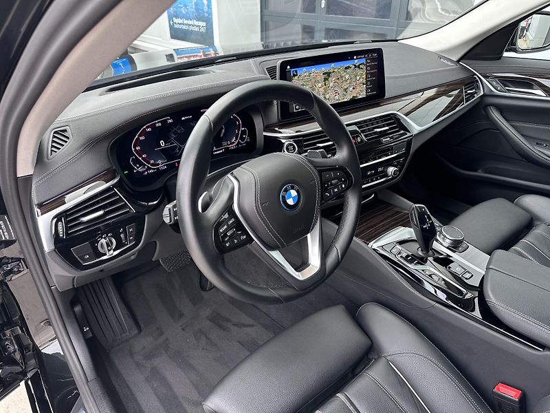 BMW Řada 5 530e xDrive Model Luxury - fotka 13 z 23