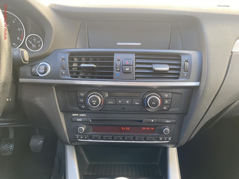 BMW X3 (2011) 2.0D xDrive20d, +ALU - fotka 12 z 17