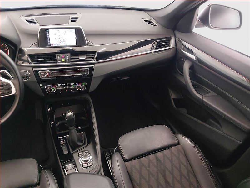 BMW X1 (2016) Premium sDrive18d, Automat - fotka 8 z 17