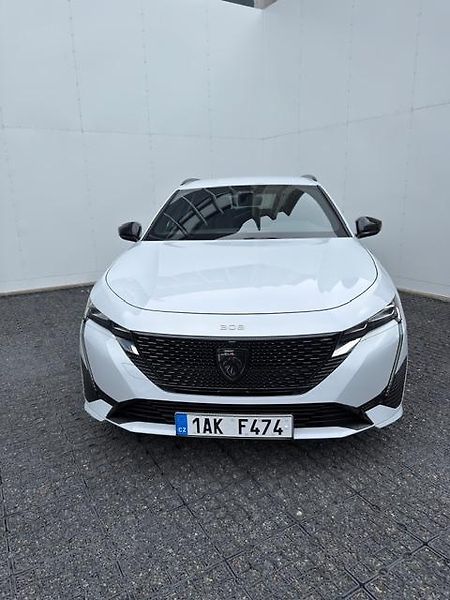 Peugeot 308 (2025) SW GT Hybrid 145 e-DCS6 - fotka 2 z 7