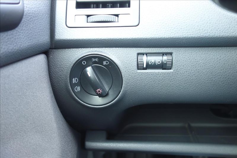 Volkswagen Polo 1,2 i, ČR, SERV.KN., COMFORT. - fotka 26 z 33