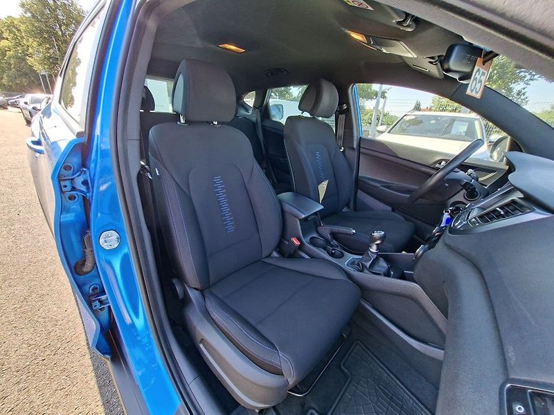 Hyundai Tucson 1,7 D 116k M6 - fotka 14 z 24