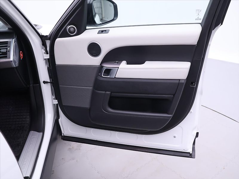 Land Rover Range Rover Sport 3,0 SDV6 HSE 225kW CZ Dynamic - fotka 14 z 37