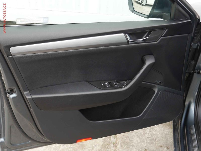 Škoda Superb (2015) 2.0 TDi 4x4, DSG, navi, bixen - fotka 18 z 20