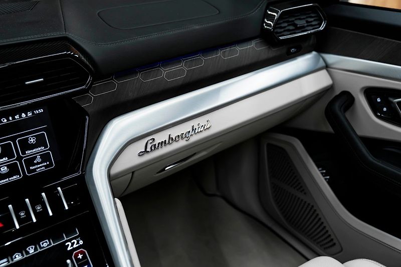 Lamborghini Urus - fotka 21 z 34