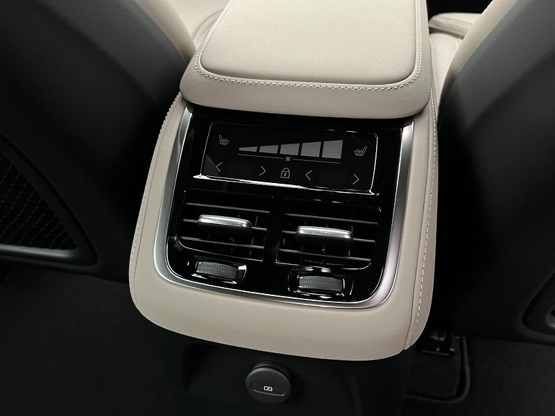 Volvo XC90 (2026) T8 AWD PLUS BRIGHT - fotka 29 z 47