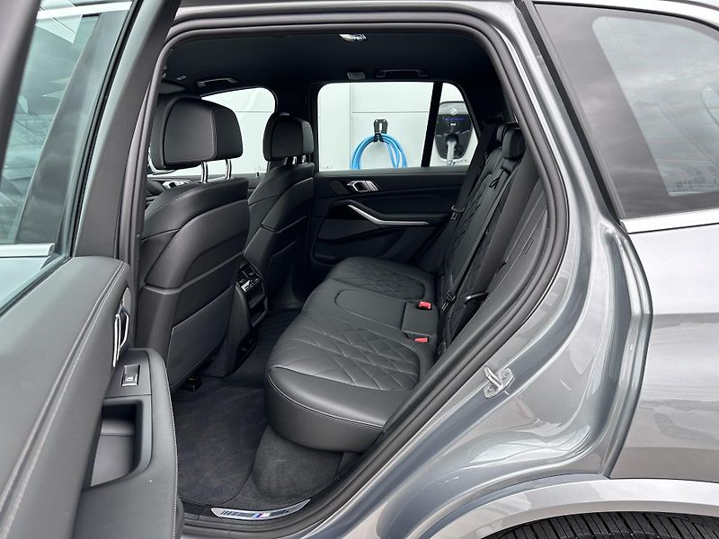 BMW X5 xDrive30d M-Sport - fotka 8 z 34
