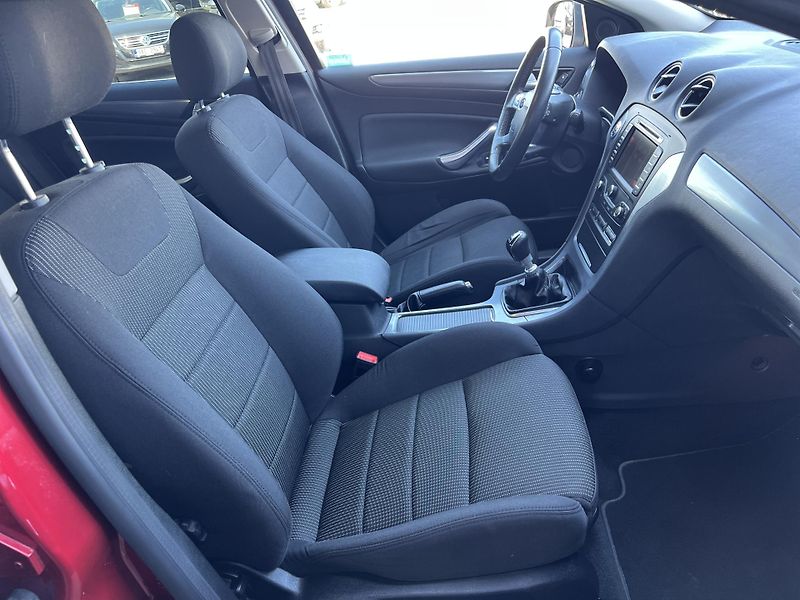 Ford Mondeo Titanium 2.2TDCi 147kw KAMERA - fotka 31 z 41
