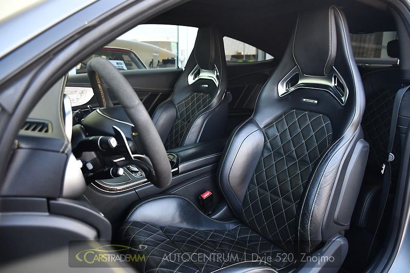 Mercedes-Benz Třídy C C63 AMG - fotka 11 z 47