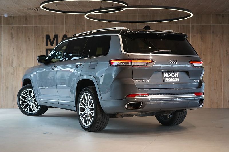 Jeep Grand Cherokee Summit Reserve L - fotka 11 z 71