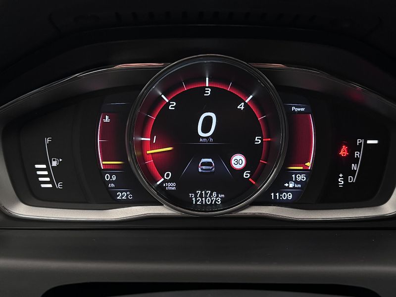Volvo XC70 D4 AWD SUMMUM AUT        - fotka 16 z 48