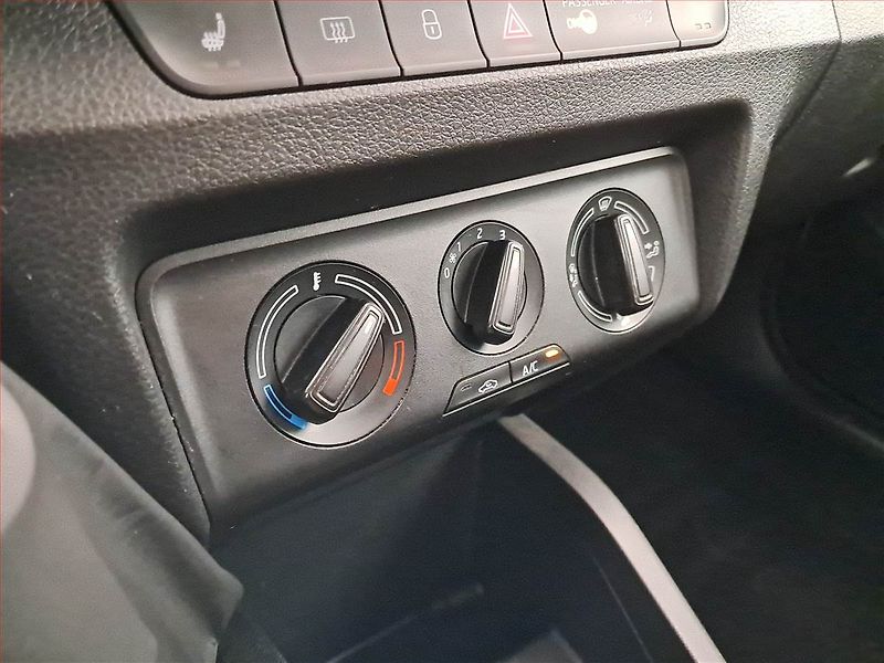 Mercedes-Benz Třídy C (2023) AMG Paket C 220 d - fotka 13 z 19