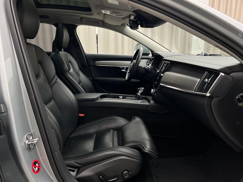 Volvo V90 CC D5 AWD PRO AUT - fotka 19 z 41